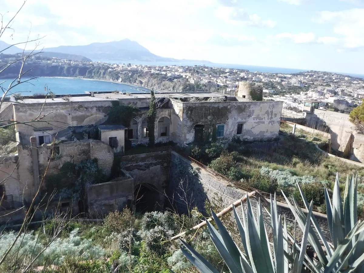 Il braccio delle celle di Palazzo d'Avalos, ex carcere di Procida